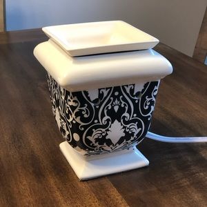 Black & White Damask Wax Warmer